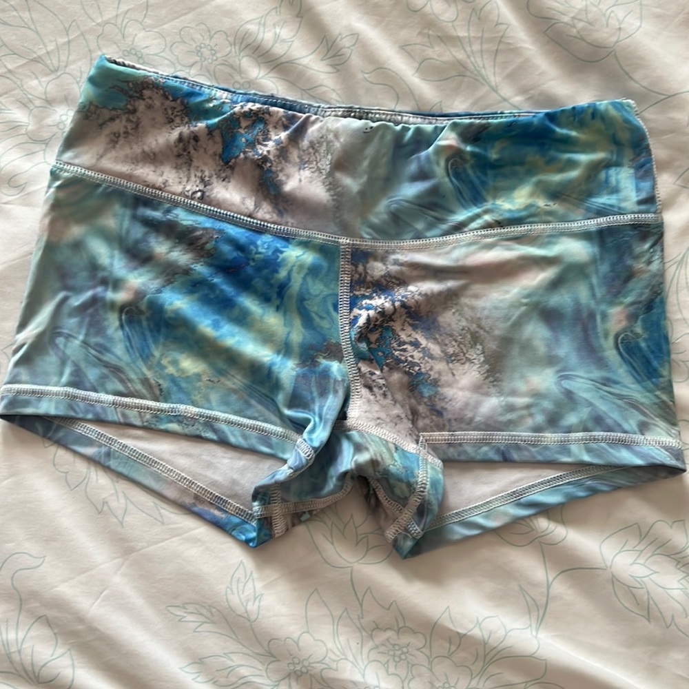 Fleo medium marbled blue shorts